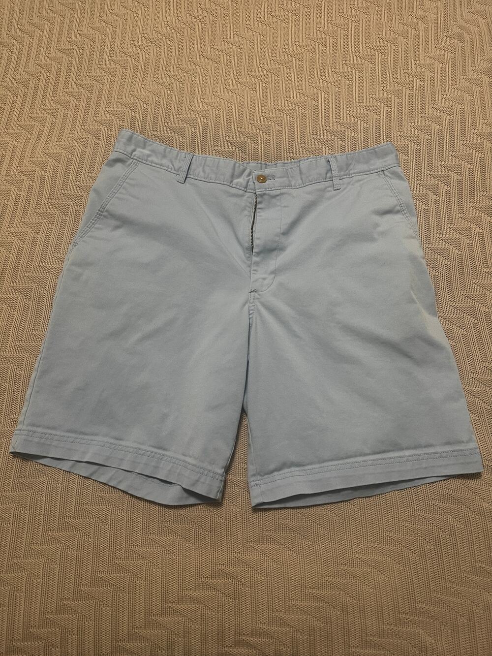 IZOD light blue chino golf shorts size 36